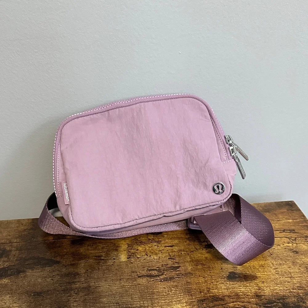 Lululemon Everywhere Belt Bag